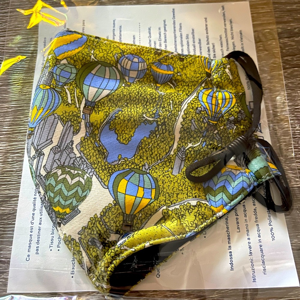 Tory Burch! Mask - Brand New, in plastic